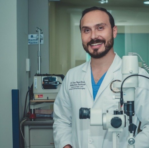 Dr. Francisco Malé Valle, cirujano oftalmólogo certificado